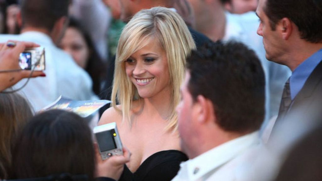 Pattinson y Witherspoon hacen enloquecer a sus fans de Barcelona
