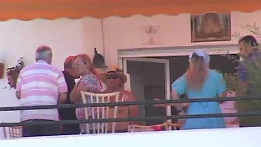 Amador Mohedano reúne a parte de su familia en su casa de Chipiona
