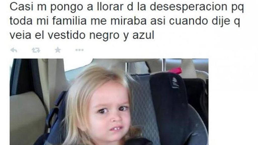 ¿De qué color es el vestido, blanco y dorado o negro y azul?