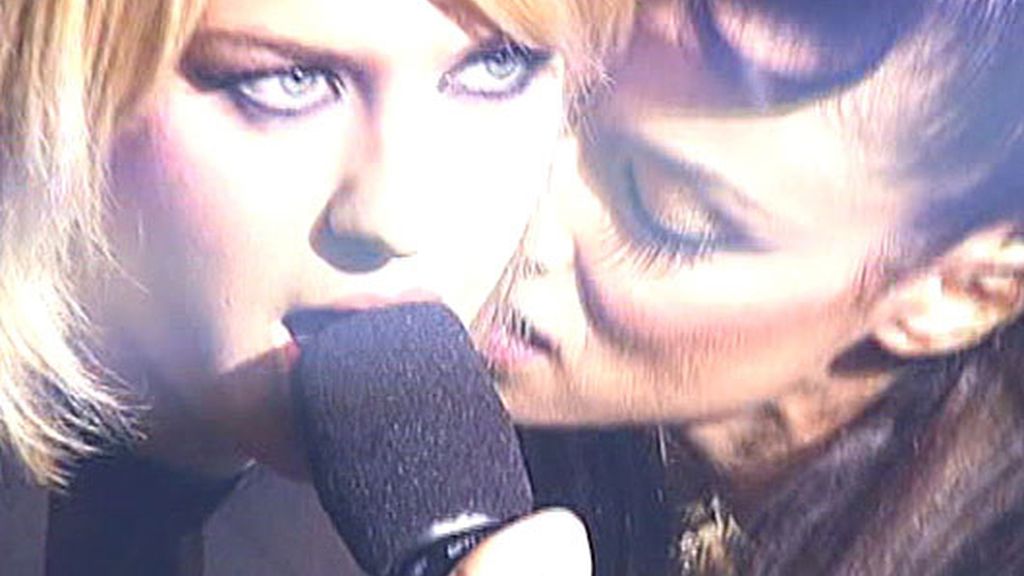 Nirah, de 'OT', se desnuda