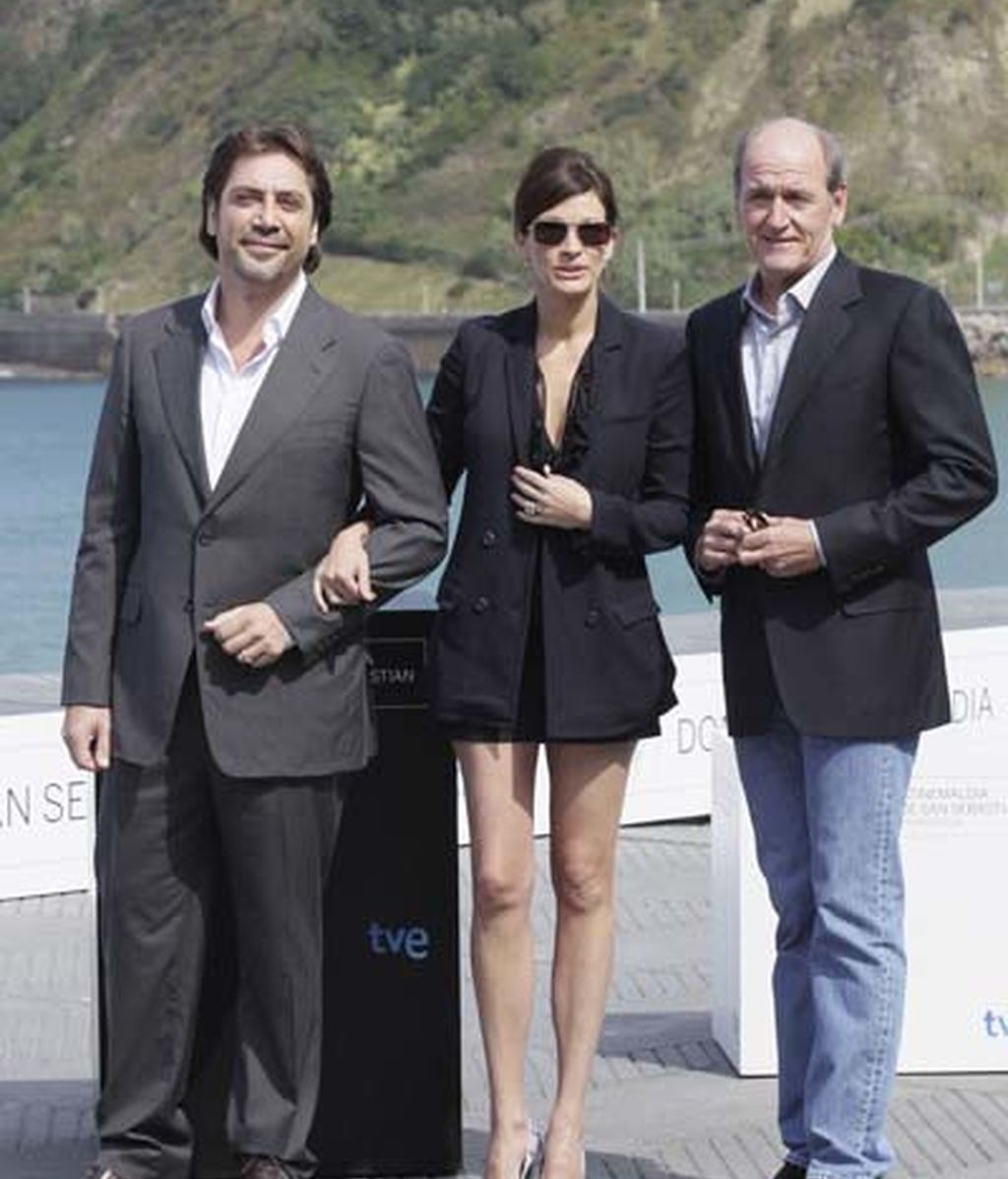 Roberts, Bardem y Murphy posando ante los medios