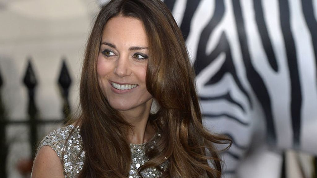 La Duquesa de Cambridge reaparece de gala tras su maternidad