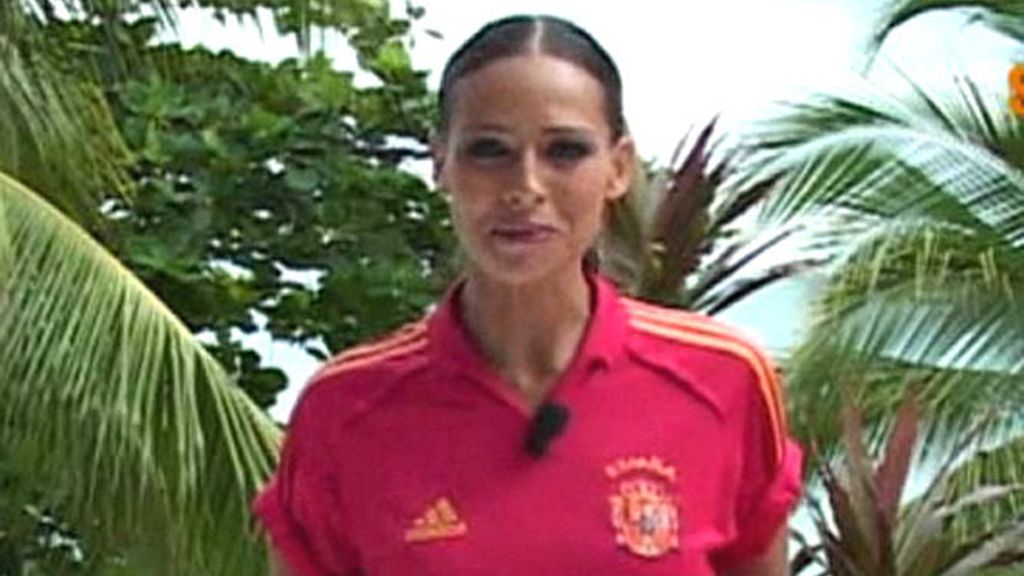 Eva González, con 'La Roja'