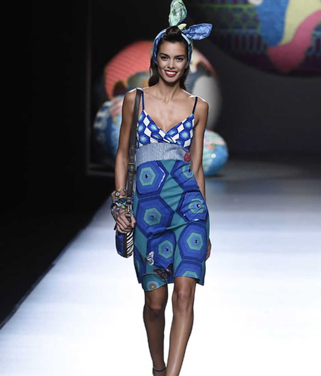 Color y grafismo en una colección que explota las señas de identidad de la firma