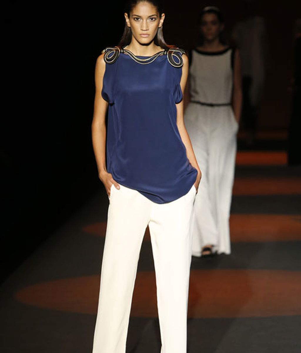 Blancos, negros y azules con detalles dorados