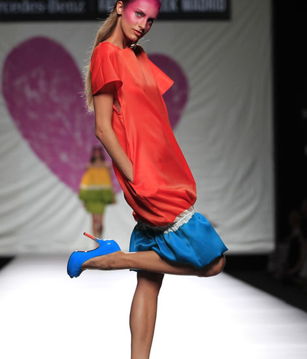 Ágata vuelve a jugar con el color