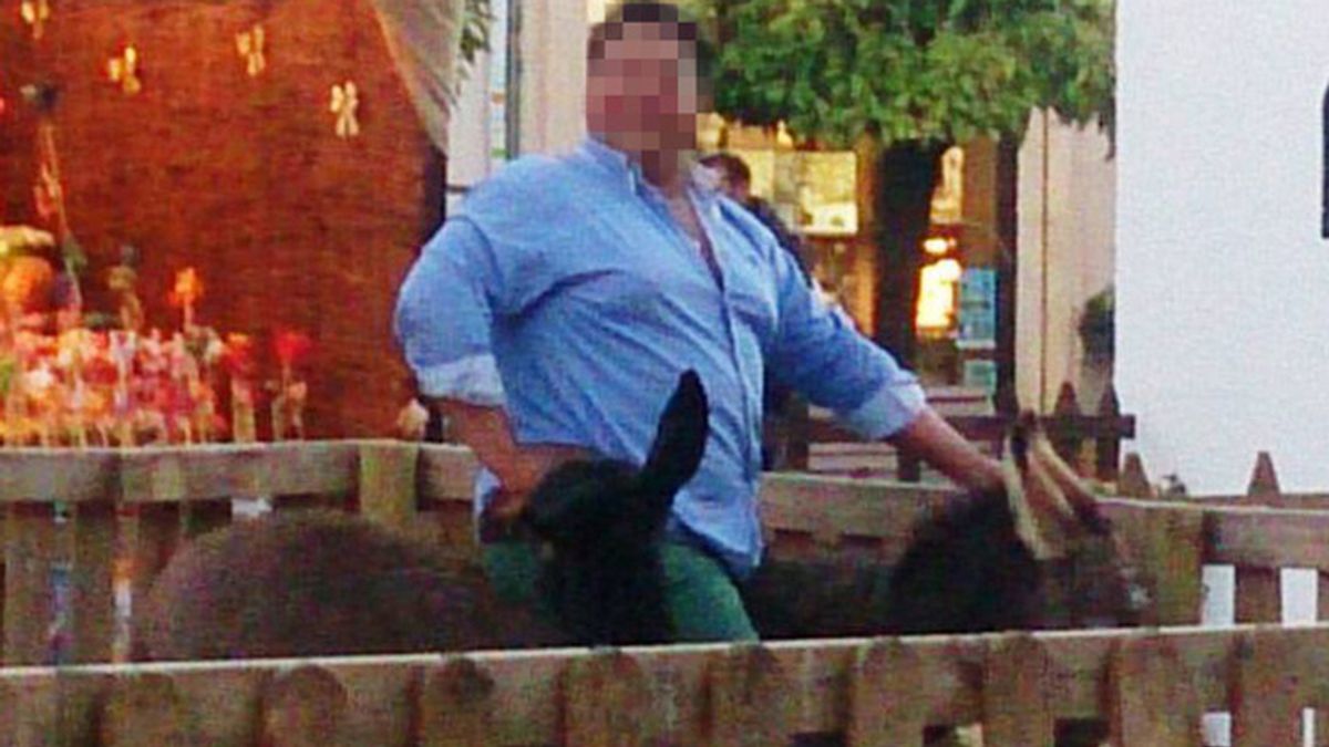 Muere un burro del portal de Belén de Lucena, Córdoba, tras ser montado por un hombre obeso