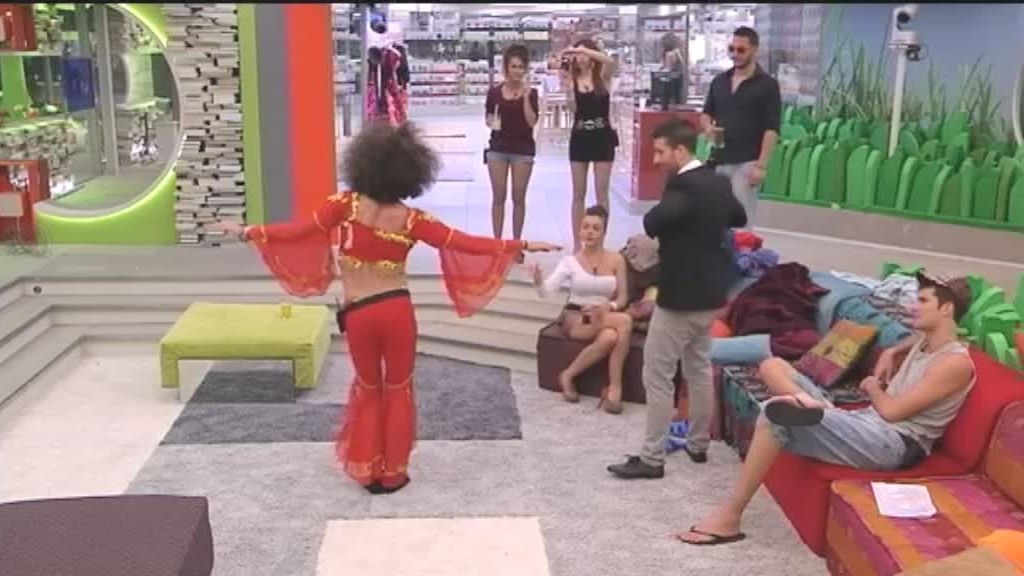 Muy propios con los disfrace de cuento de hadas de las chicas