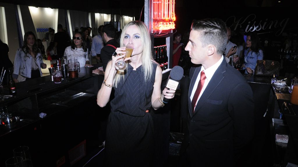 Clara Courel entrevistó hasta a los camareros del kissing room