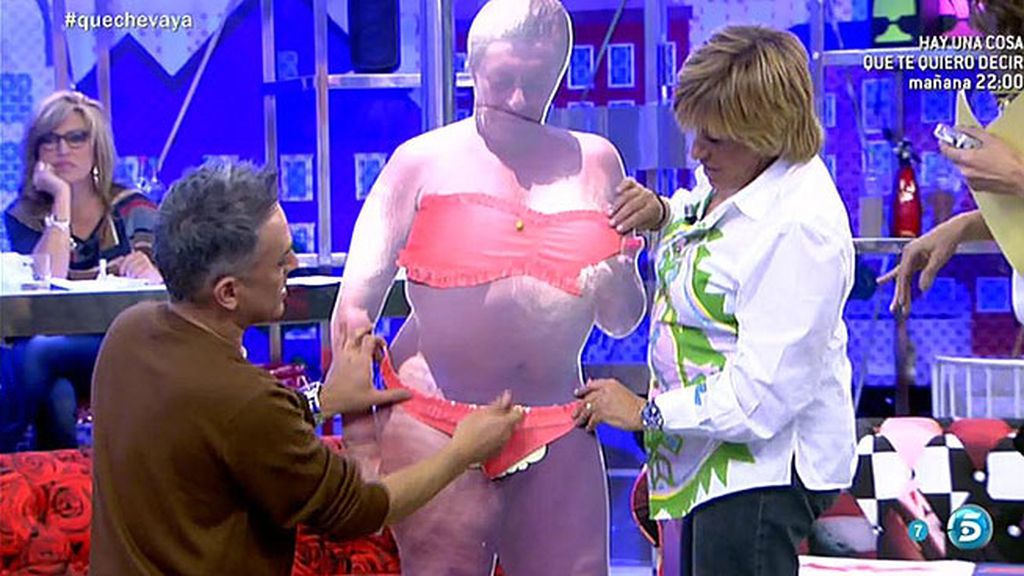 'Sálvame' propone bikinis a la colaboradora por si participa en 'Supervivientes'