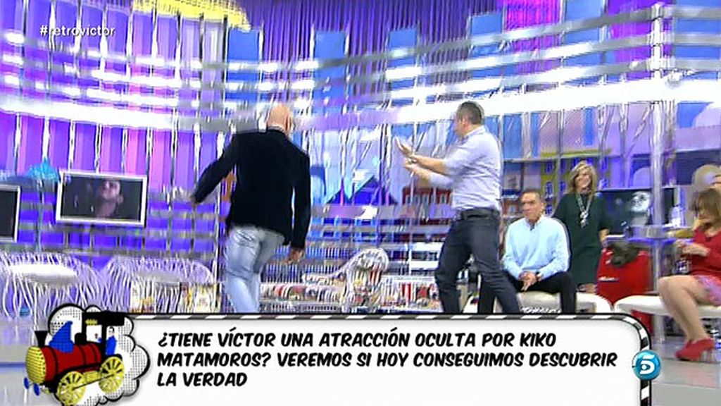 Víctor, a Kiko: "Tienes una cadencia en la cadera..."