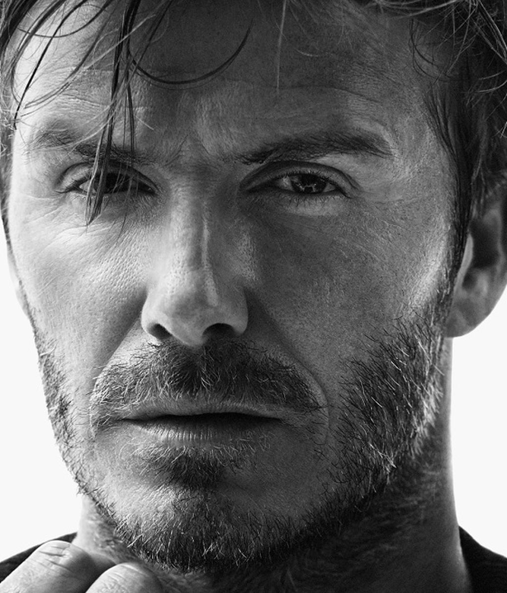 Líneas de expresión, menos 'six pack'... ¡Beckham asume que está madurando!