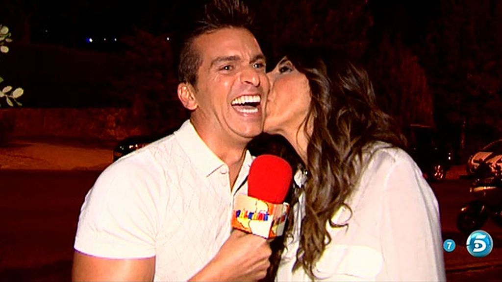 La colaboradora, de celebración con su familia, sus amigos y sus compañeros