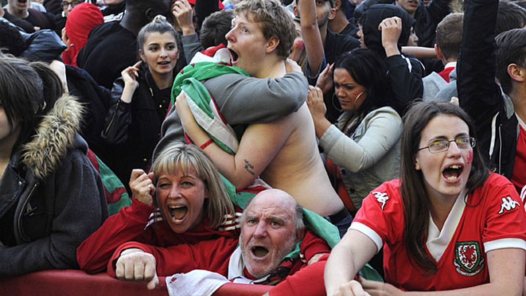 Así fue la reacción de los aficionados galeses