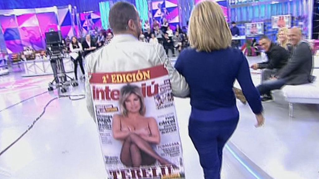 Paseando con la portada de 'Interviú' de la colaboradora