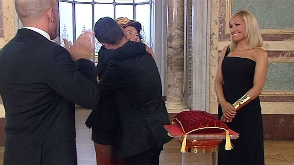 Mary acepta el anillo de su hijo emocionada, pero le aconseja: “tienes que volar”