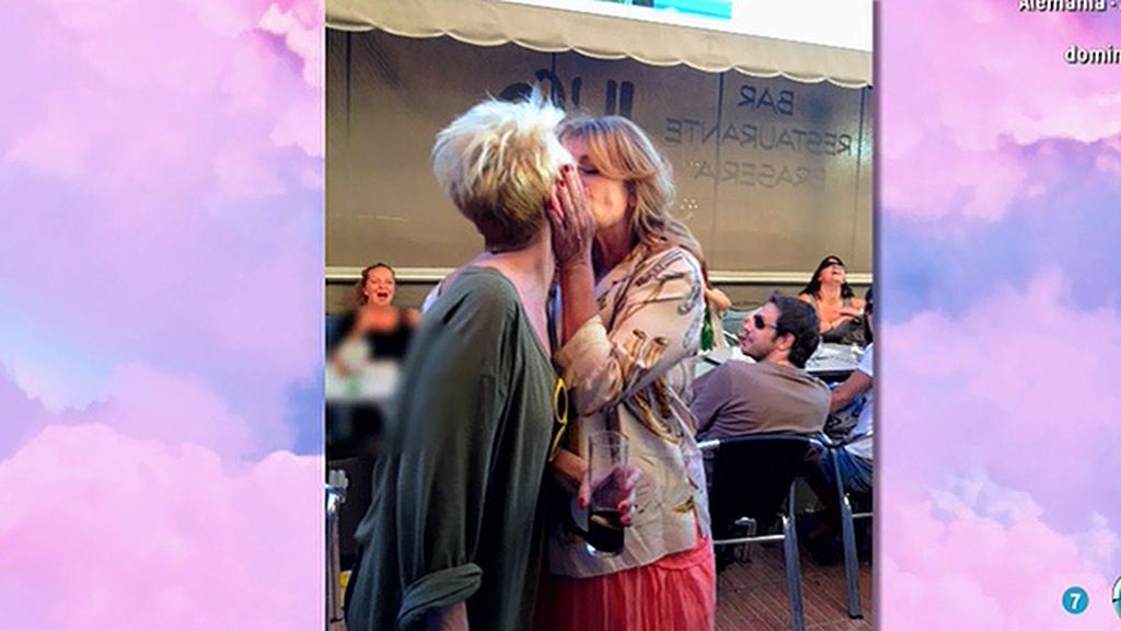 Las colaboradoras de 'Sálvame' dejan a un lado las rencillas