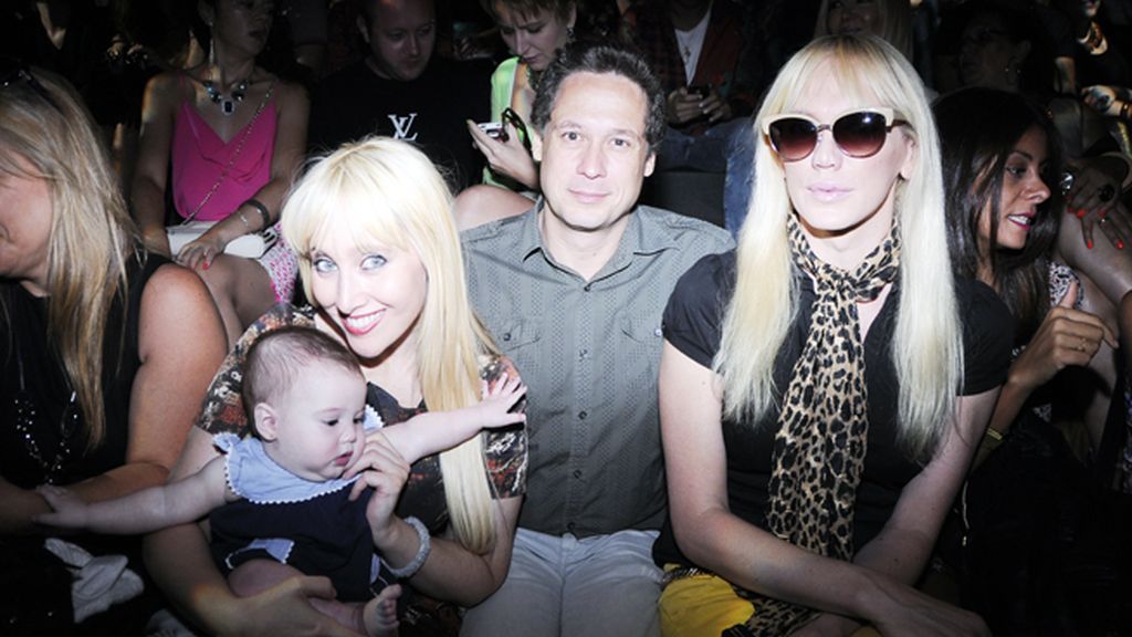 En el front row pudimos encontrar a Innocence y su bebé junto a la pareja de galeristas Israel Cotes y Topacio Fresh.