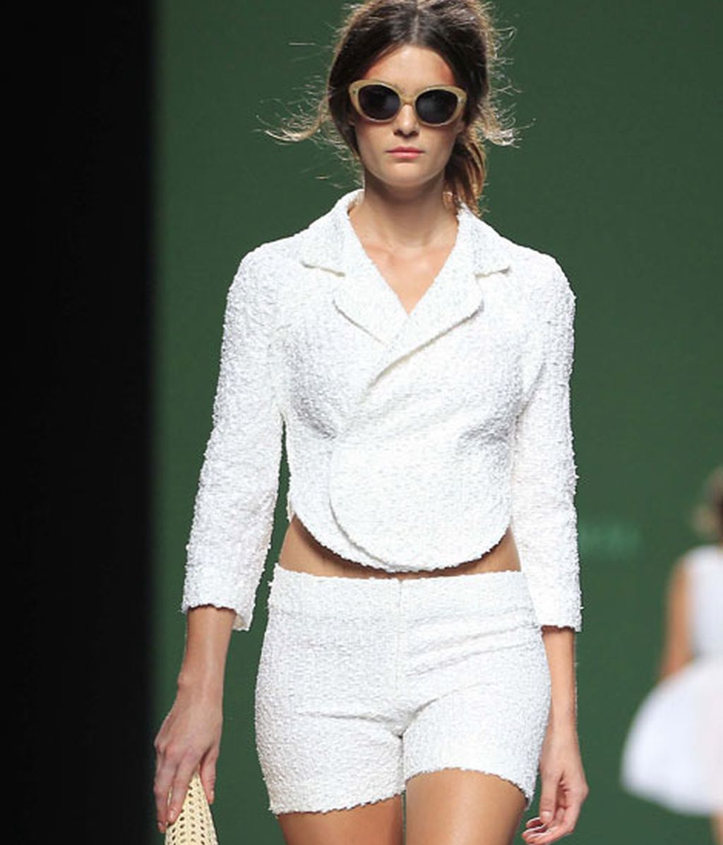 Blancos, crudos y amarillos se imponen en la pasarela