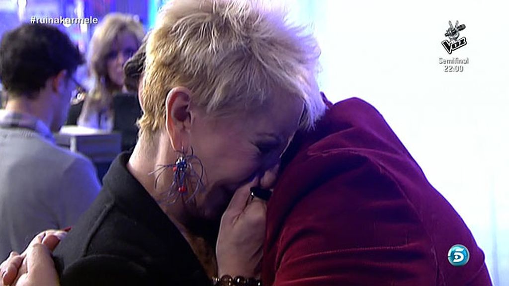 La colaboradora se derrumba tras escuchar las críticas de sus compañeros