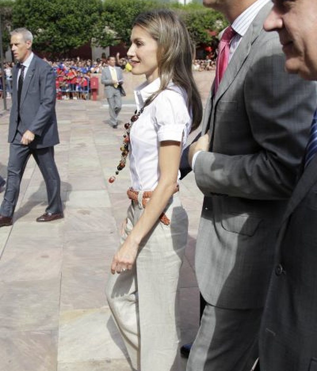 Doña Letizia acapara miradas y aplausos en Alcázar de San Juan