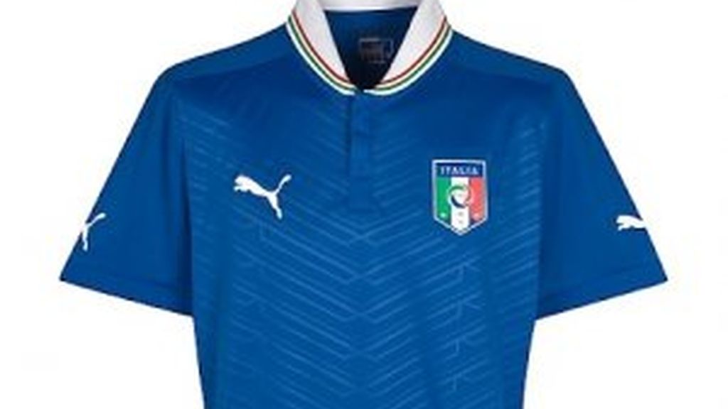 Primera equipación de Italia