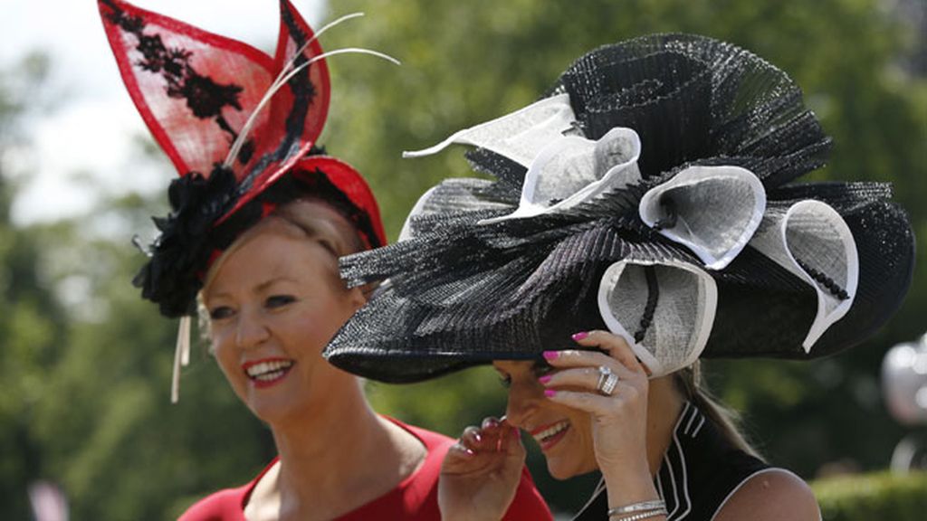 Los sombreros imposibles que lucen las famosas en Ascot