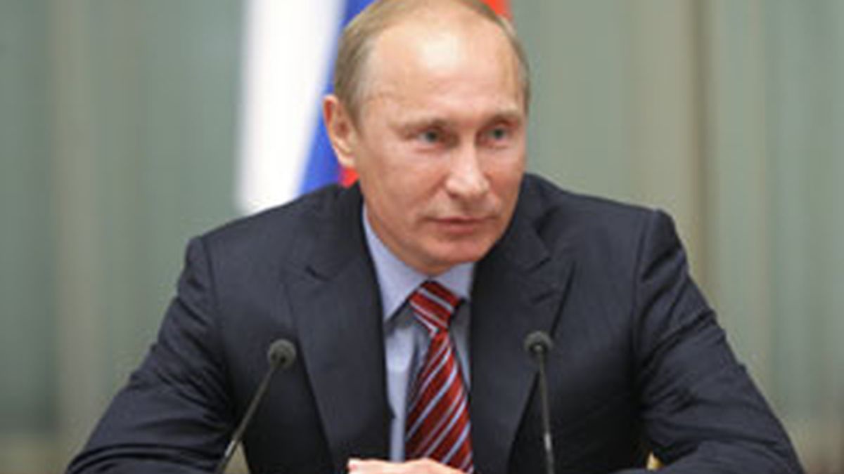 El primer ministro Vladimir Putin pretende endurecer los controles sobre la venta de alcohol y tabaco FOTO: REUTERS/archivo