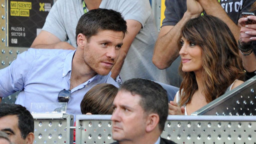 Xavi Alonso y su mujer, Nagore