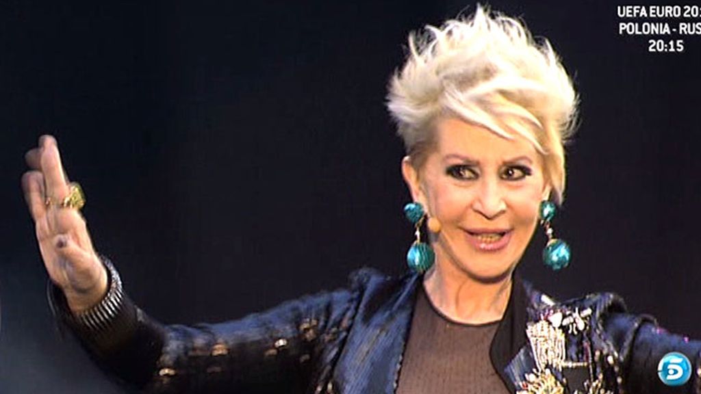 Karmele presenta su vídeoclip y también actúa en directo