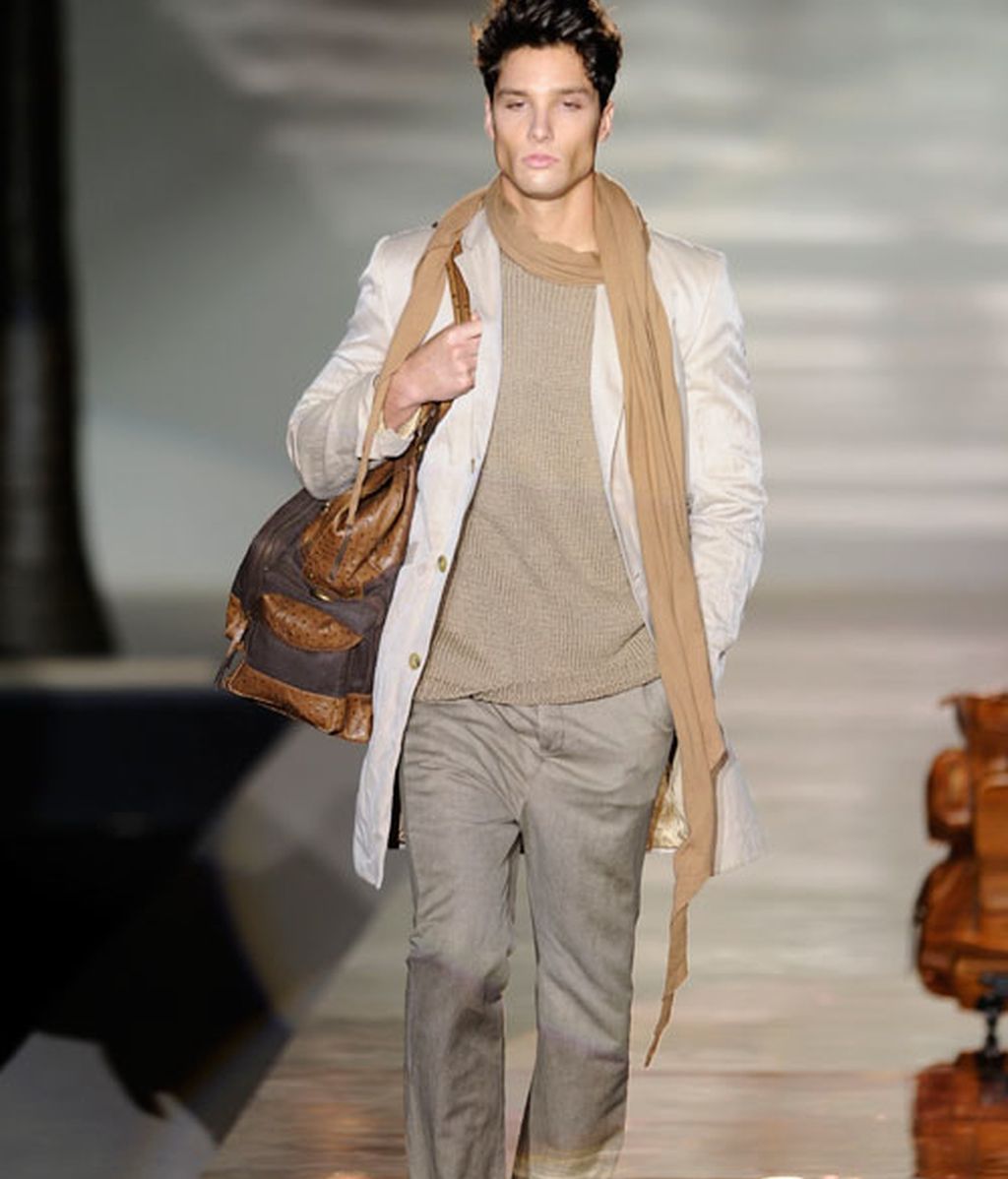 Roberto Verino apuesta por los tonos tierra