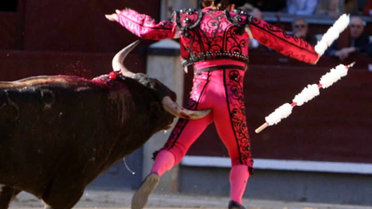 "El Ruso" es corneado por el primer toro de la tarde en Las Ventas. Vídeo: Informativos Telecinco
