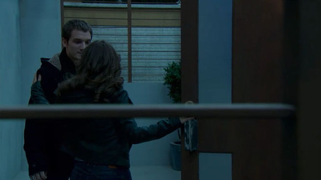 Tras muchos intentos, Jacobo y Lidia consiguen estar solos