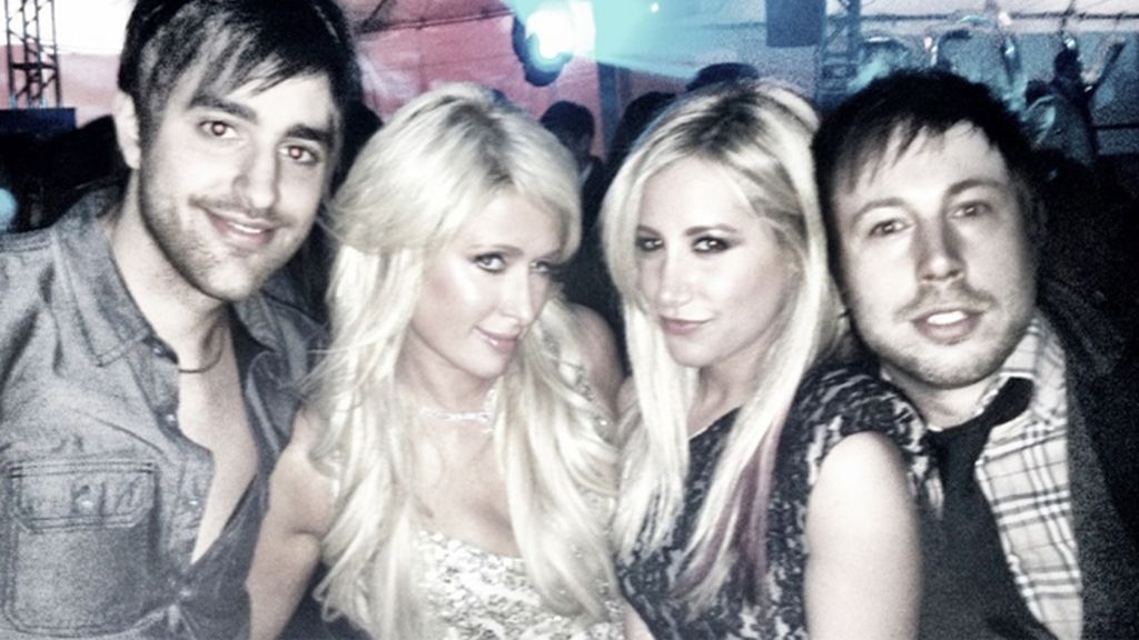 Paris Hilton en el Twitter de Ashley Tisdale