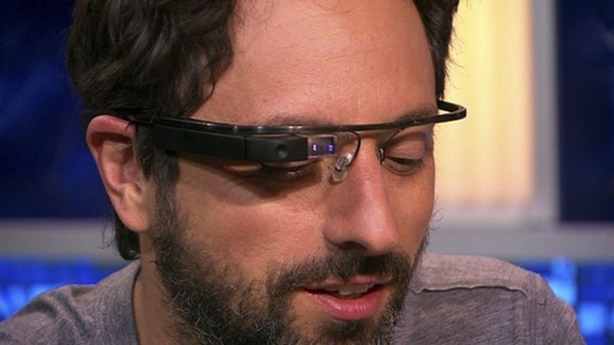 Sergey Brin hace de modelo para las gafas de Google