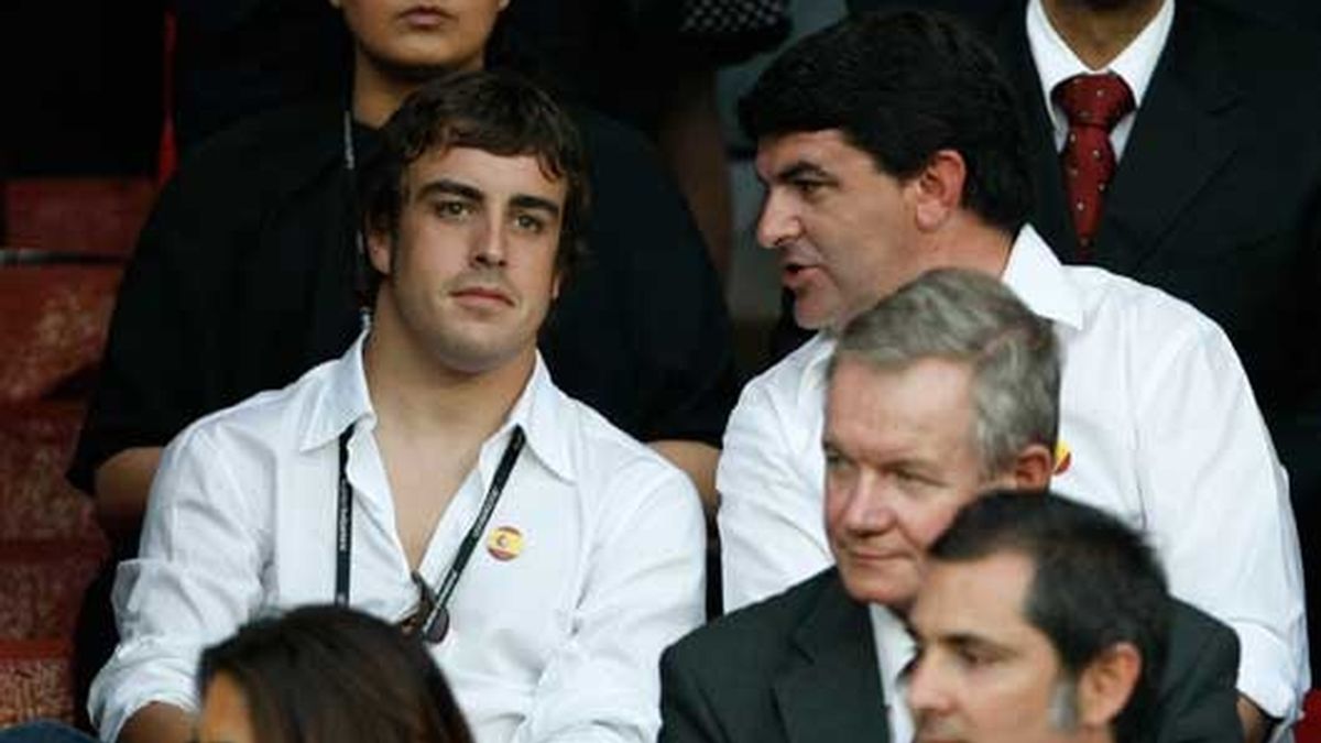 Alonso siguió el partido desde la grada del Erns Happel. FOTO: AP. Alonso siguió el partido desde la grada del Erns Happel. FOTO: AP.