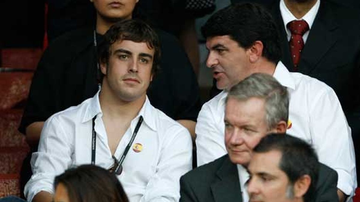 Alonso siguió el partido desde la grada del Erns Happel. FOTO: AP.