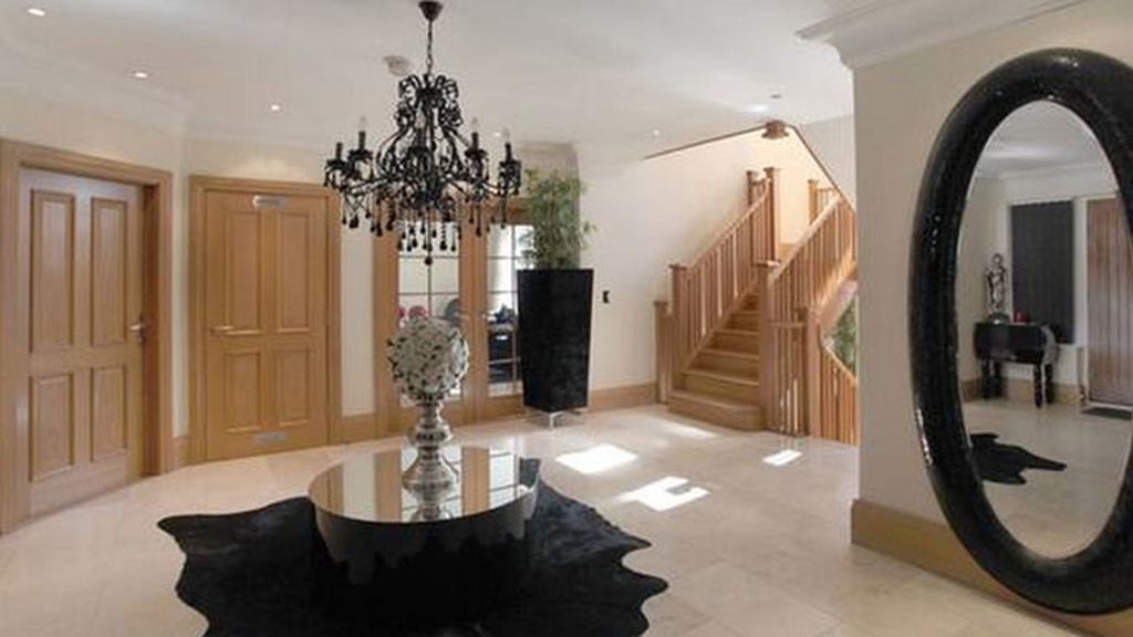 La mansión, típicamente British, está en Alderley Edge