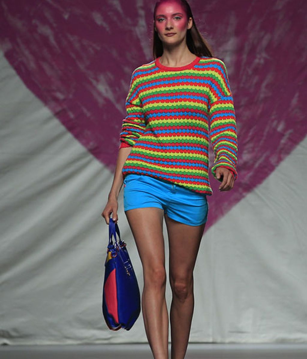 Ágata vuelve a jugar con el color