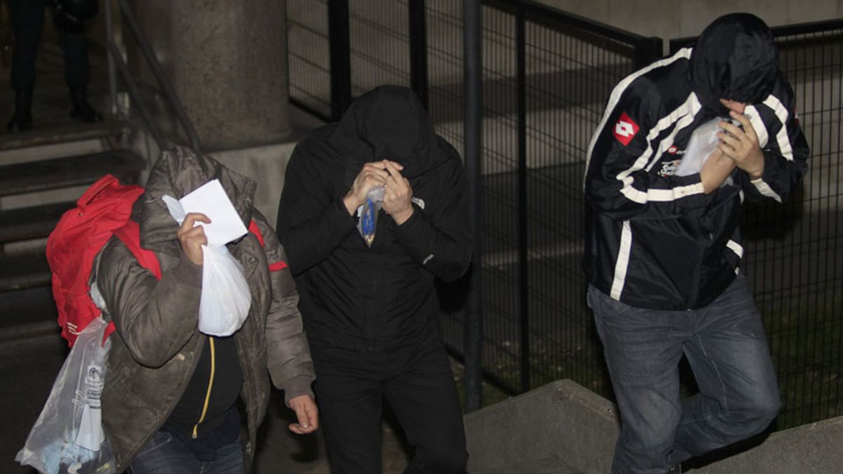 En libertad con cargos los 21 hinchas detenidos en la reyerta del Calderón