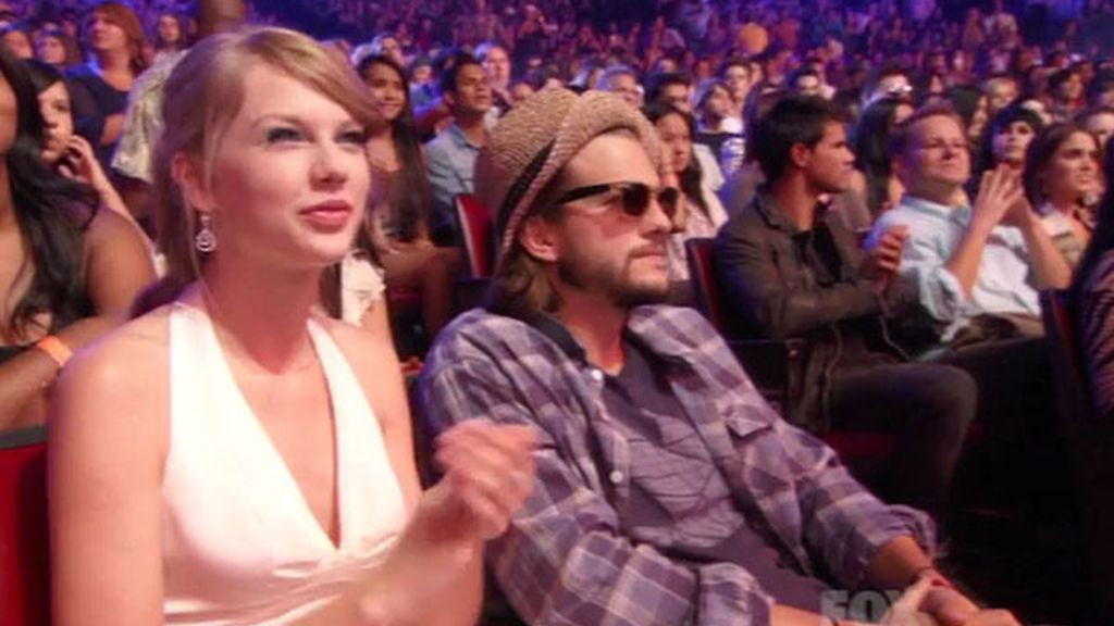 La cantante Taylor Swift y el actor Ashton Kutcher