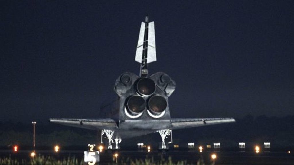 El Atlantis aterriza y cierra la era de los transbordadores espaciales