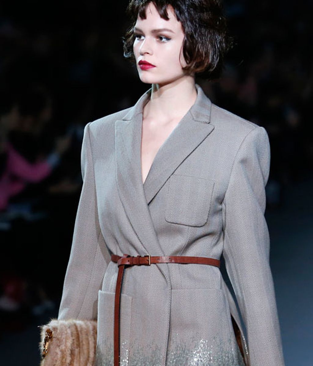 Desfila en la pasarela de París para el diseñador de Louis Vuitton