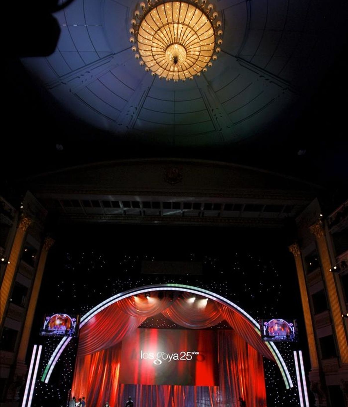 Vista del Teatro Real durante el ensayo previo de la ceremonia de entrega de la XXV edición de los Premios Goya que se celebrará mañana. EFE