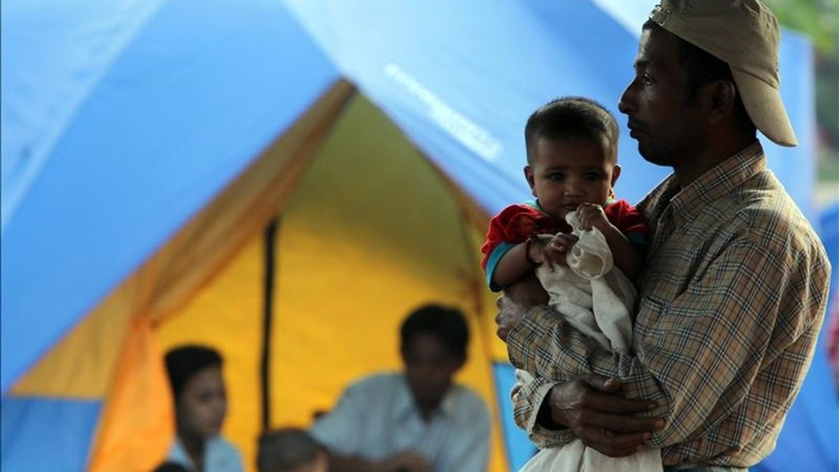 Refugiados birmanos el pasado noviembre,  en la base de la policía fronteriza en Mae Sot (Tailandia). EFE/Archivo