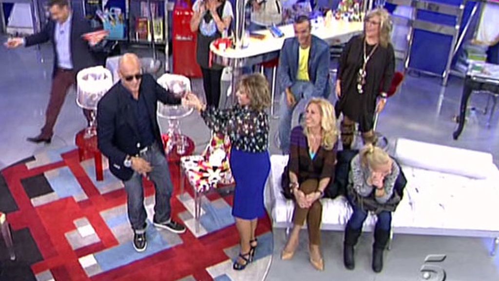 La defensora de la audiencia baila con Kiko M.