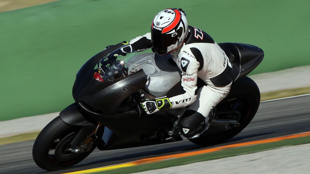 Aleix Espargaró y Randy de Puniet ruedan en Cheste