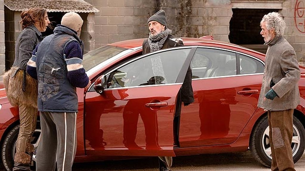 Paz Padilla (La Chusa) acude al mercadillo benéfico de Montepinar