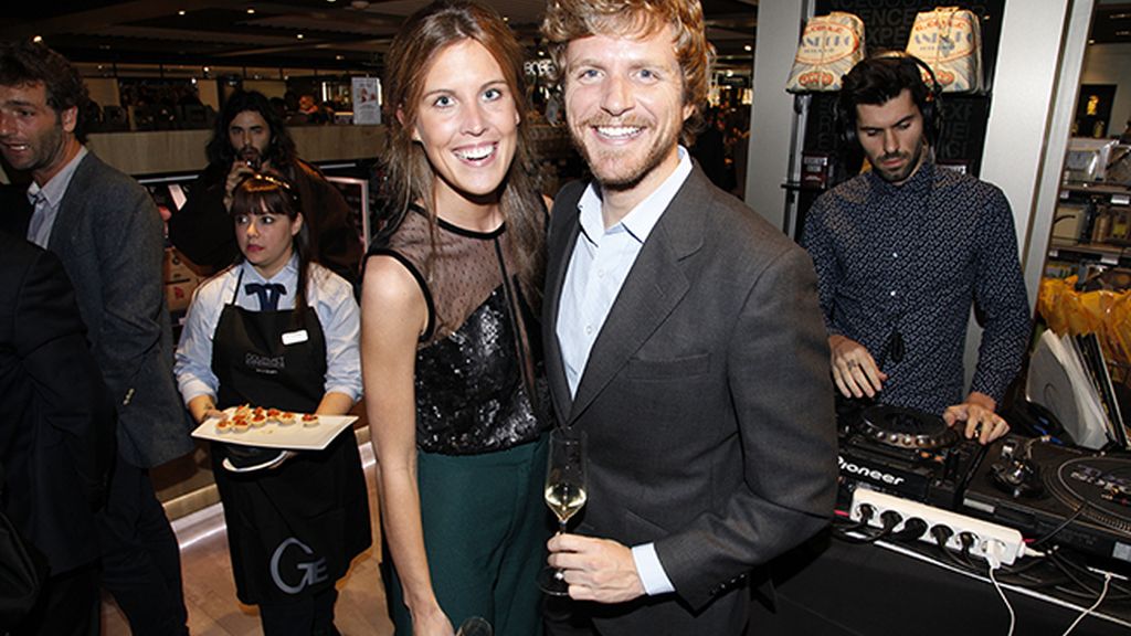 Álvaro de la Lama fue con su novia a echar un vistazo de la mejor moda actual