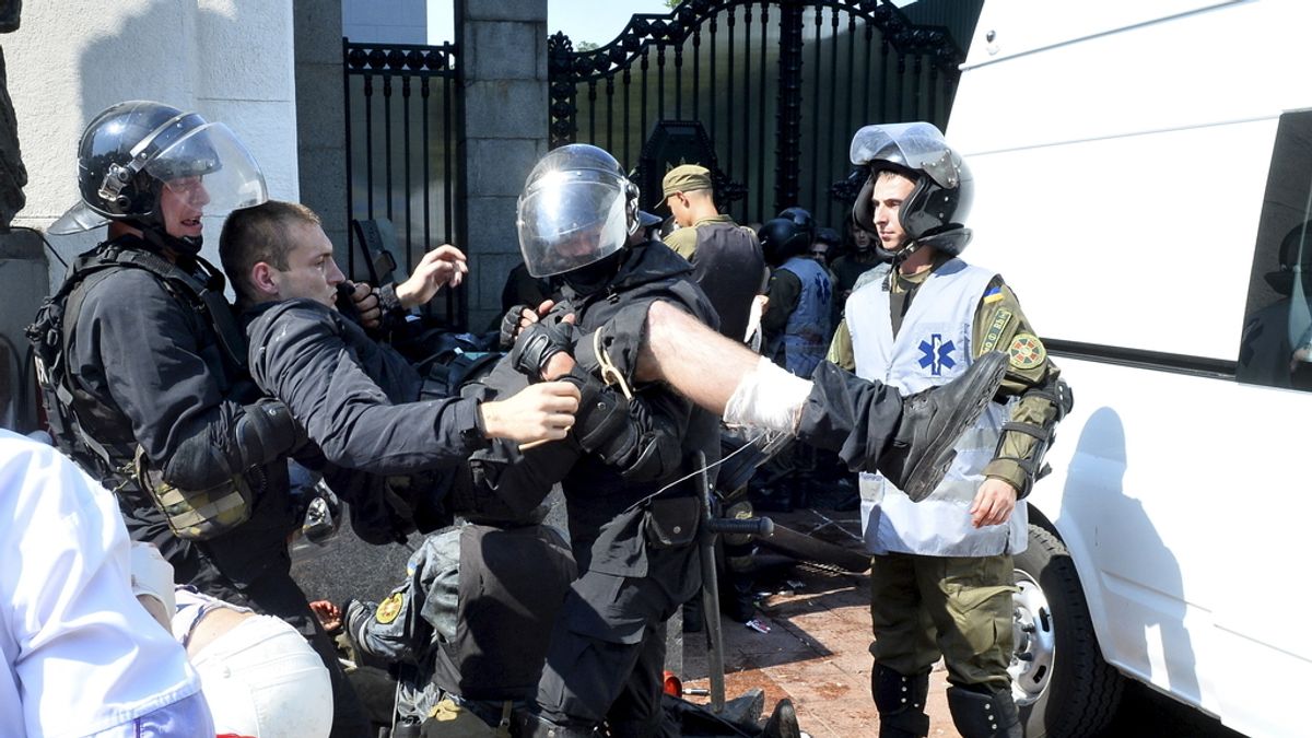 Choques frente al Parlamento ucraniano